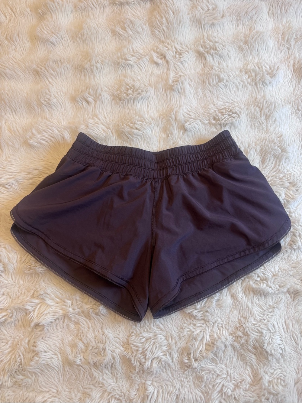 Lululemon Seek The Heat Short II (2.5")
Black Currant
